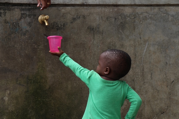 L’importance de l’eau pour un enfant