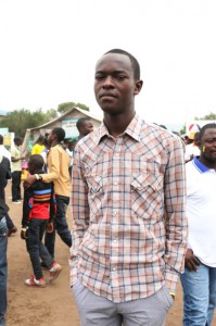 Daniel, jeune reporter travaillant en étroite collaboration avec le parlement d'enfants