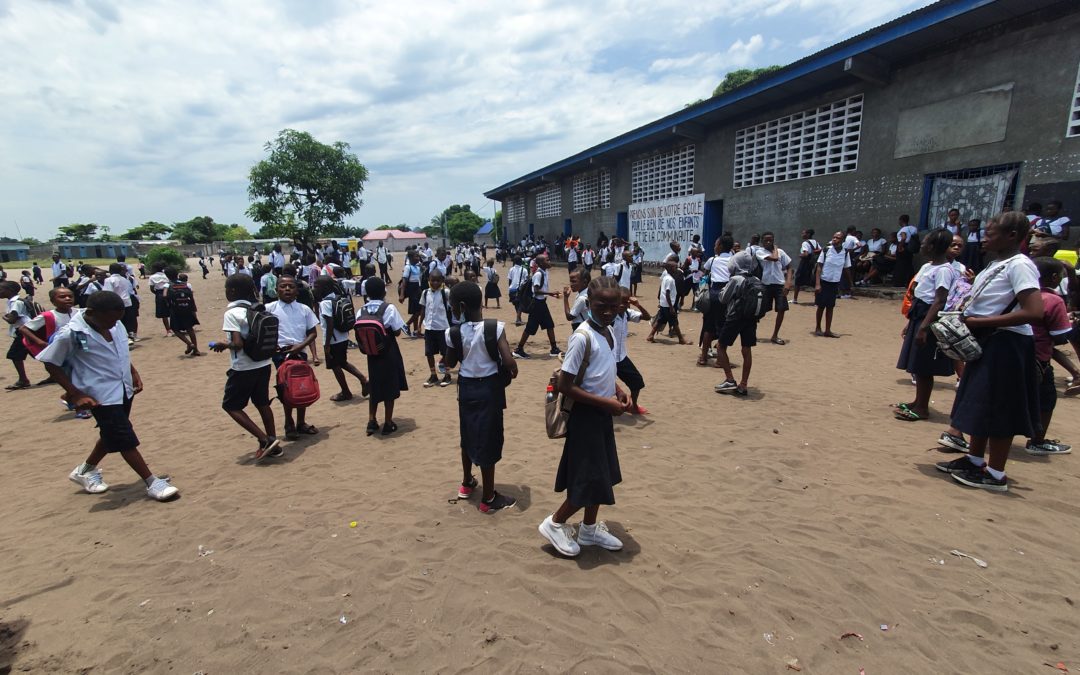  Un groupe de délinquants «les orangers» prend plaisir à nous terroriser sur le chemin de l’école