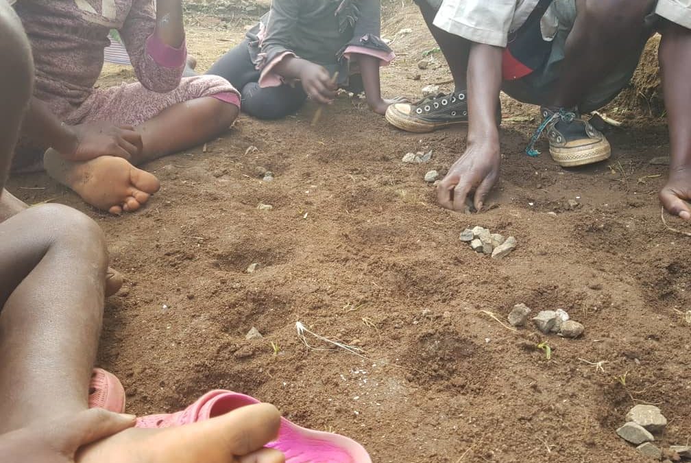 Éruption du Nyiragongo à Goma : des enfants tissent des liens d’amitié à Kavumu