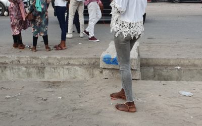 Une fille est poussée à la prostitution par sa mère