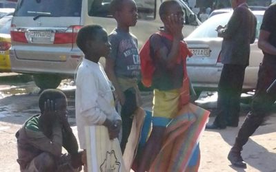 J’ai discuté avec quelques enfants vendeurs « des cache-nez » dans les rues de Lubumbashi