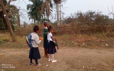 Parcourir une vingtaine de kilomètres pour aller à l’école : le quotidien de Christine
