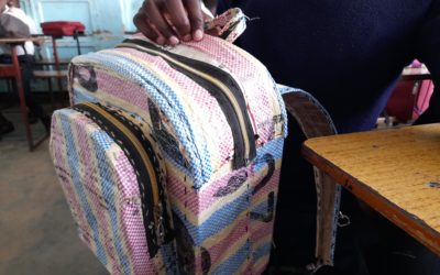 Pour ne pas manquer l’école, un élève fabrique seul son cartable