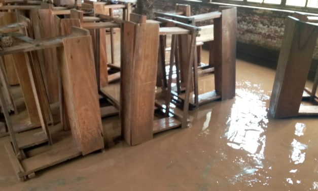 Le Lycée Mapatano est en proie à des inondations après la pluie