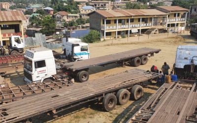 La cour de notre école est un garage de véhicules poids lourds