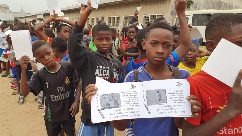 Formation des enfants du camp Kokolo à Kinshasa