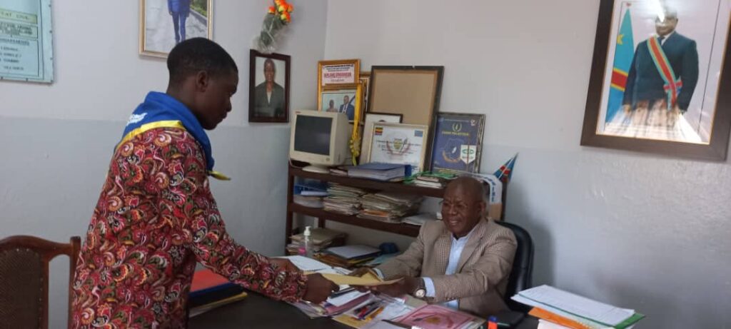 Les membres du comité re plaidoyer devant l'administrateur du territoire 2