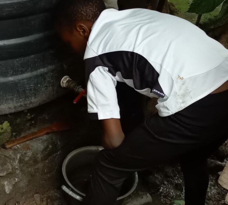 Mon grand-frère s’occupe aussi de la vaisselle