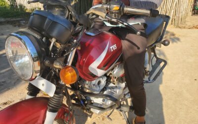 Il fait taxi-moto et économise pour scolariser ses enfants