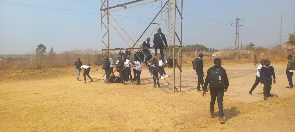 Elèves en train de jouer à Kipushi