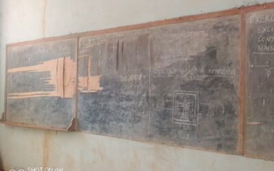 J’écris mal dans mes cahiers à cause du mauvais état du tableau de ma classe