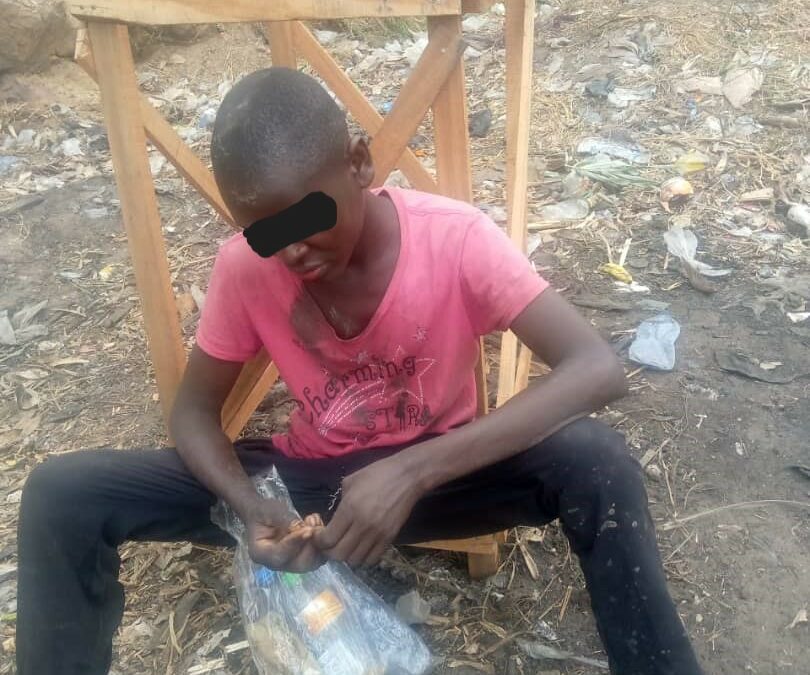 Victime de conflits ethniques, Jean vit dans la rue à Kinshasa