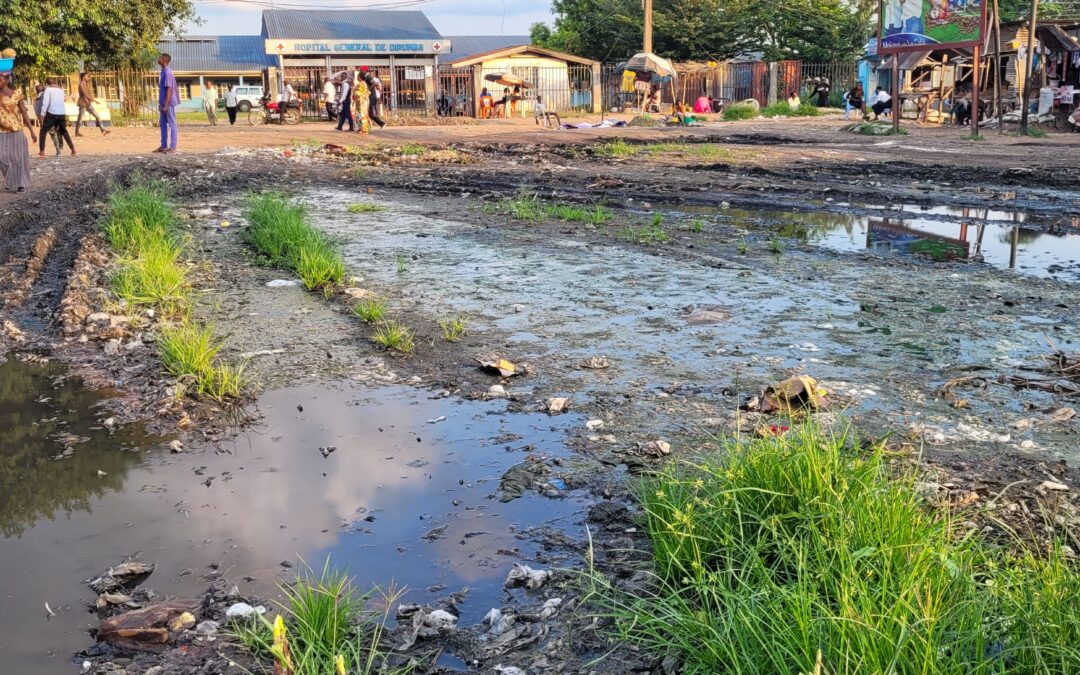 Mbuji-Mayi : des eaux sales entre le marché et l&rsquo;hôpital général