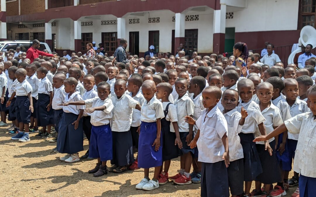 Frappée par son enseignant, une fille perd connaissance