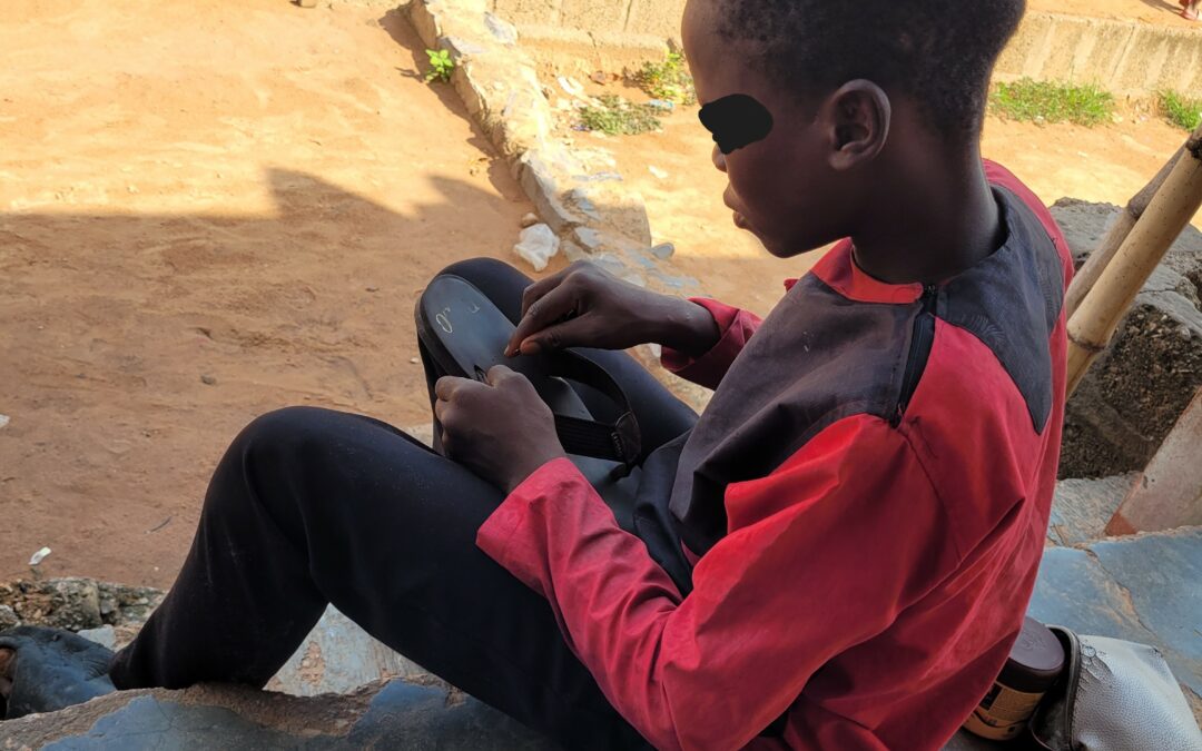 Mbuji-Mayi : La souffrance des enfants réparateurs de chaussures