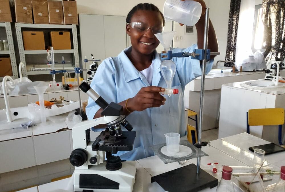 Je veux devenir pharmacienne et travailler en laboratoire