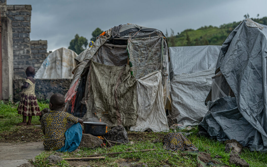 Enfants dans un camp de réfugiés