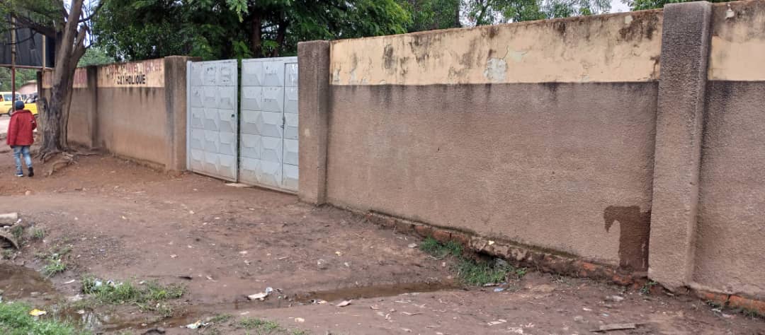 Le mur de l'institut Kitumaini 2 de Lubumbashi