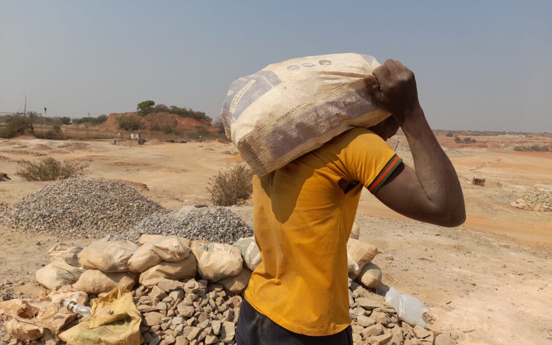 Kipushi : Un enfant forcé de travailler dans une carrière
