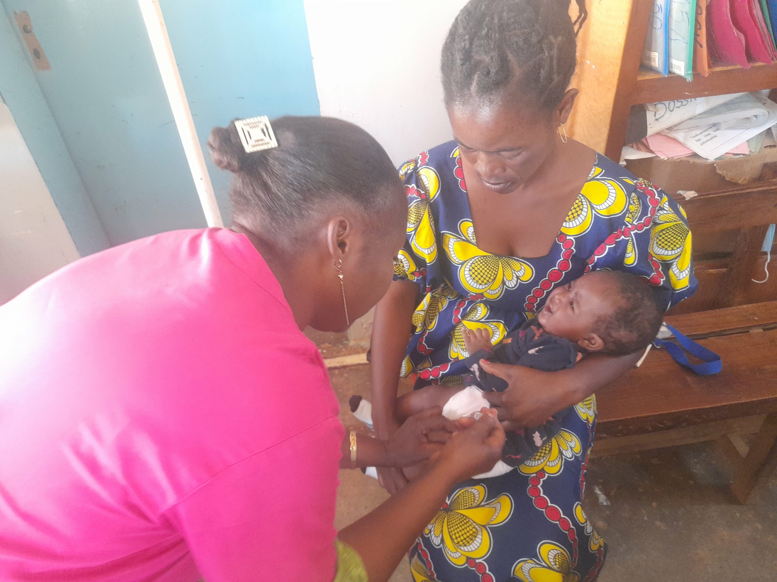 Vaccination d'un bébé à Kipushi