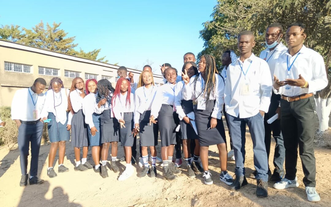 Déterminée à avoir son diplôme, elle vient aux examens préliminaires avec son bébé