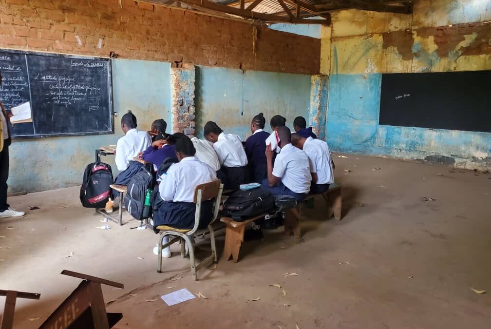Je crains qu’un mur de ma salle de classe tombe sur nous