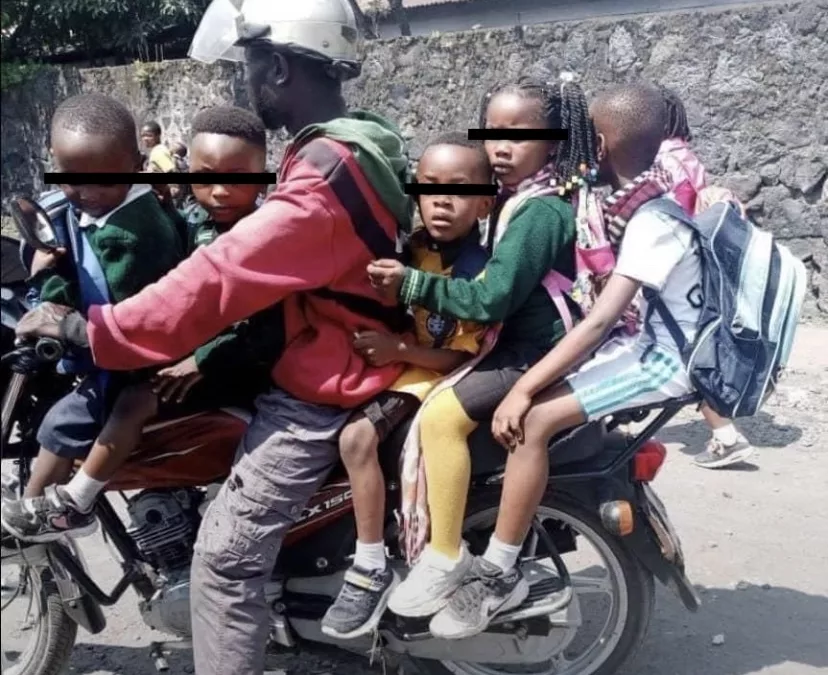 J’ai peur pour la sécurité des enfants entassés sur une moto