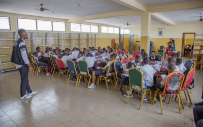 Les gens se moquent de Sarah à cause de la couleur de sa peau(1)