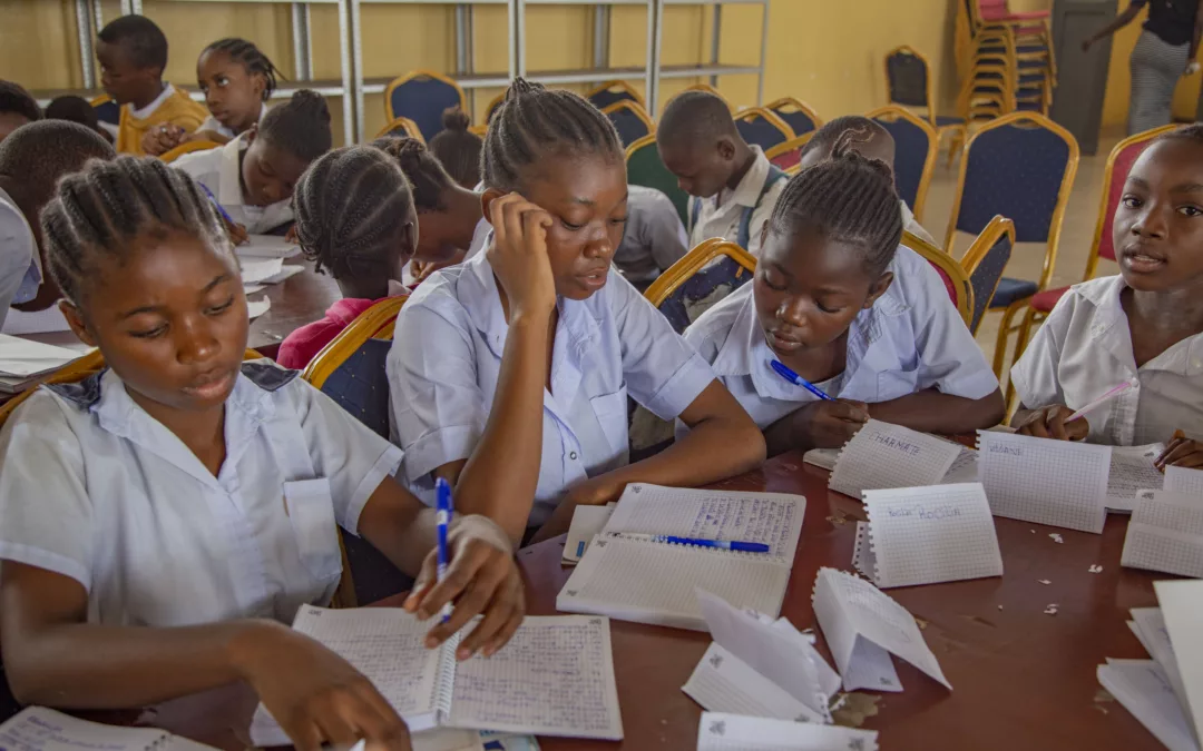Aujourd’hui, je sais lire et écrire grâce à mes enseignants