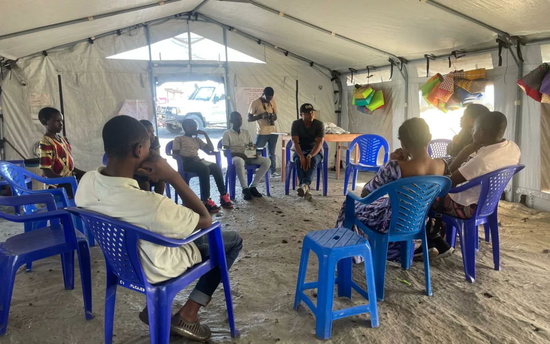 Des élèves étudient difficilement dans le camp des déplacés de Bulengo