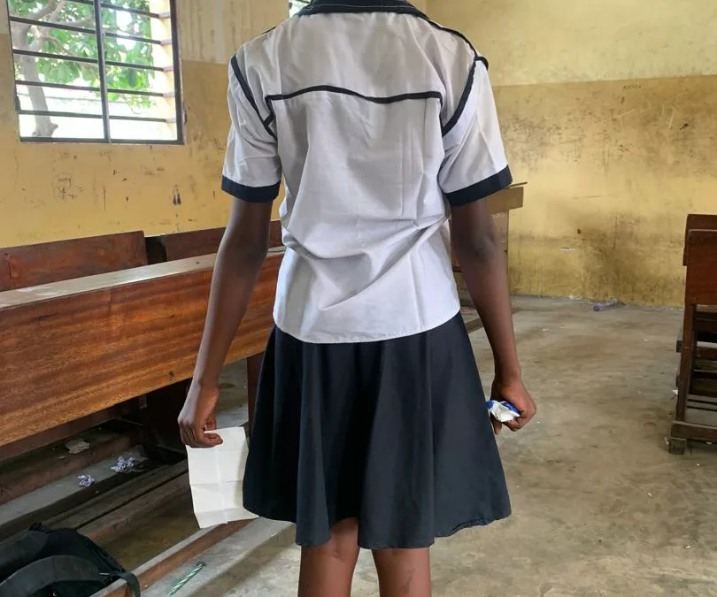 J’utilise les mouchoirs en papier comme serviettes hygiéniques à l’école