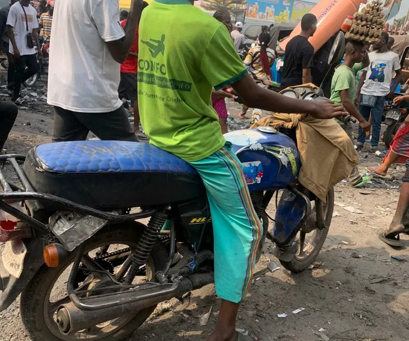 Jénovic préfère être motard plutôt qu’aller à l’école 