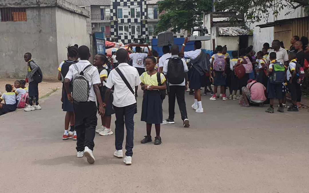 Mes amies se moquent de ma taille, fine