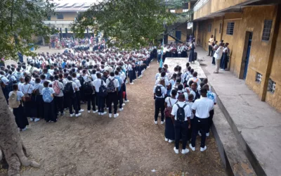 Il a arrêté ses études à cause du divorce de ses parents