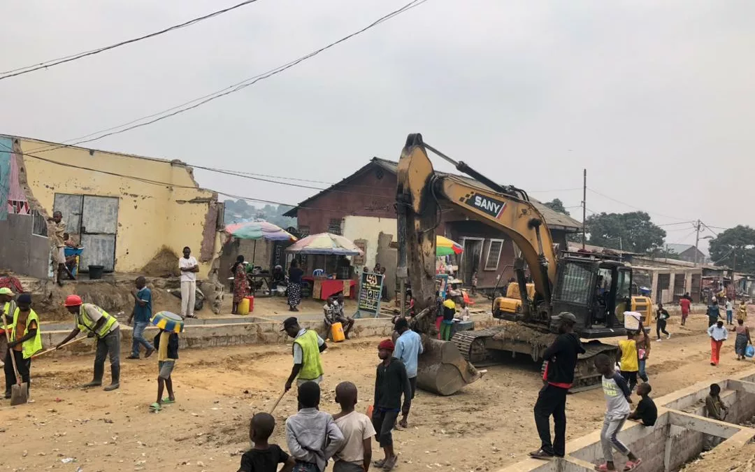 Elengesa, l’avenue aux bouchons monstres 