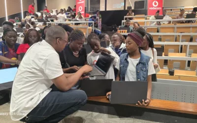 Kinshasa: des jeunes filles sont initiées au codage